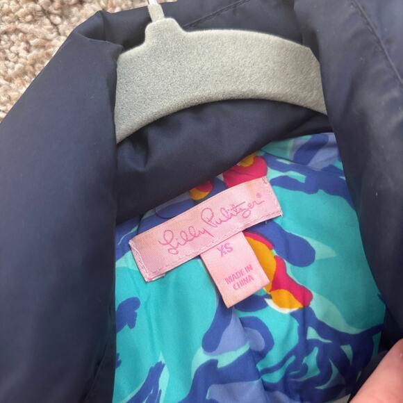 Lilly Pullitzer Women’s Kate Puffer Vest Sz XS Navy Button Down Preppy Coastal - Picture 9 of 12